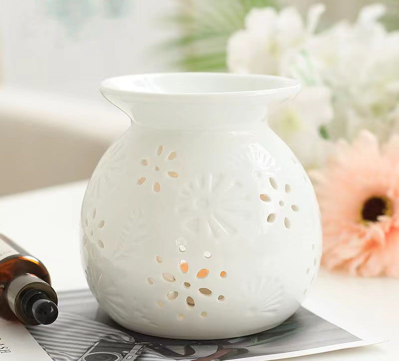 Primary color ceramic oil burner